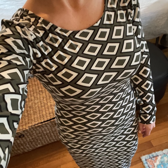 NWT Capella ladies size large fitted dress with geometric pattern - Picture 6 of 15